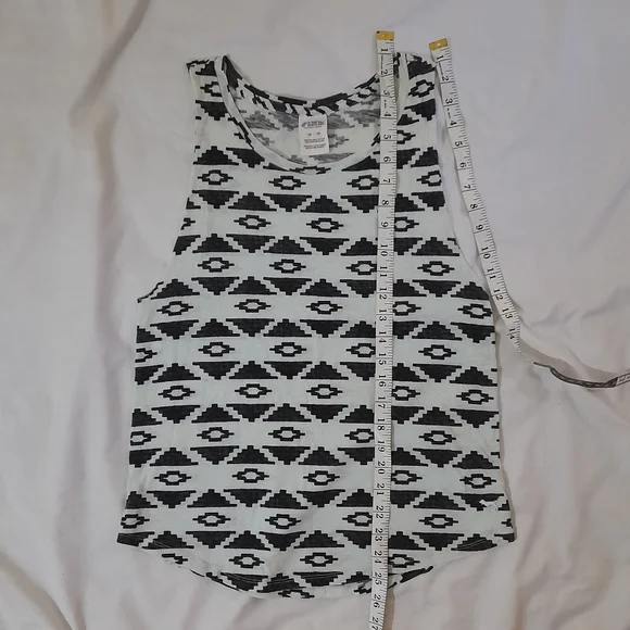 ● Victoria's Secret | VS PINK Aztec Tribal Print Teal Tank Top - Picture 3 of 10